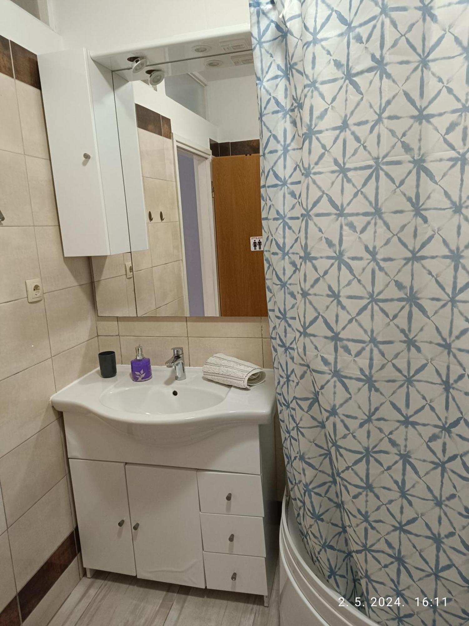 Apartamento Leonica Omiš Exterior foto