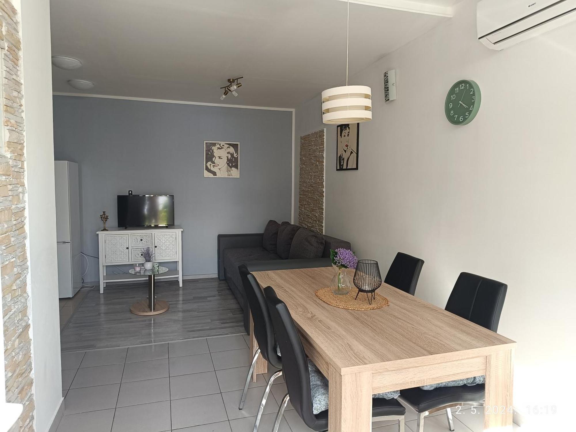 Apartamento Leonica Omiš Exterior foto