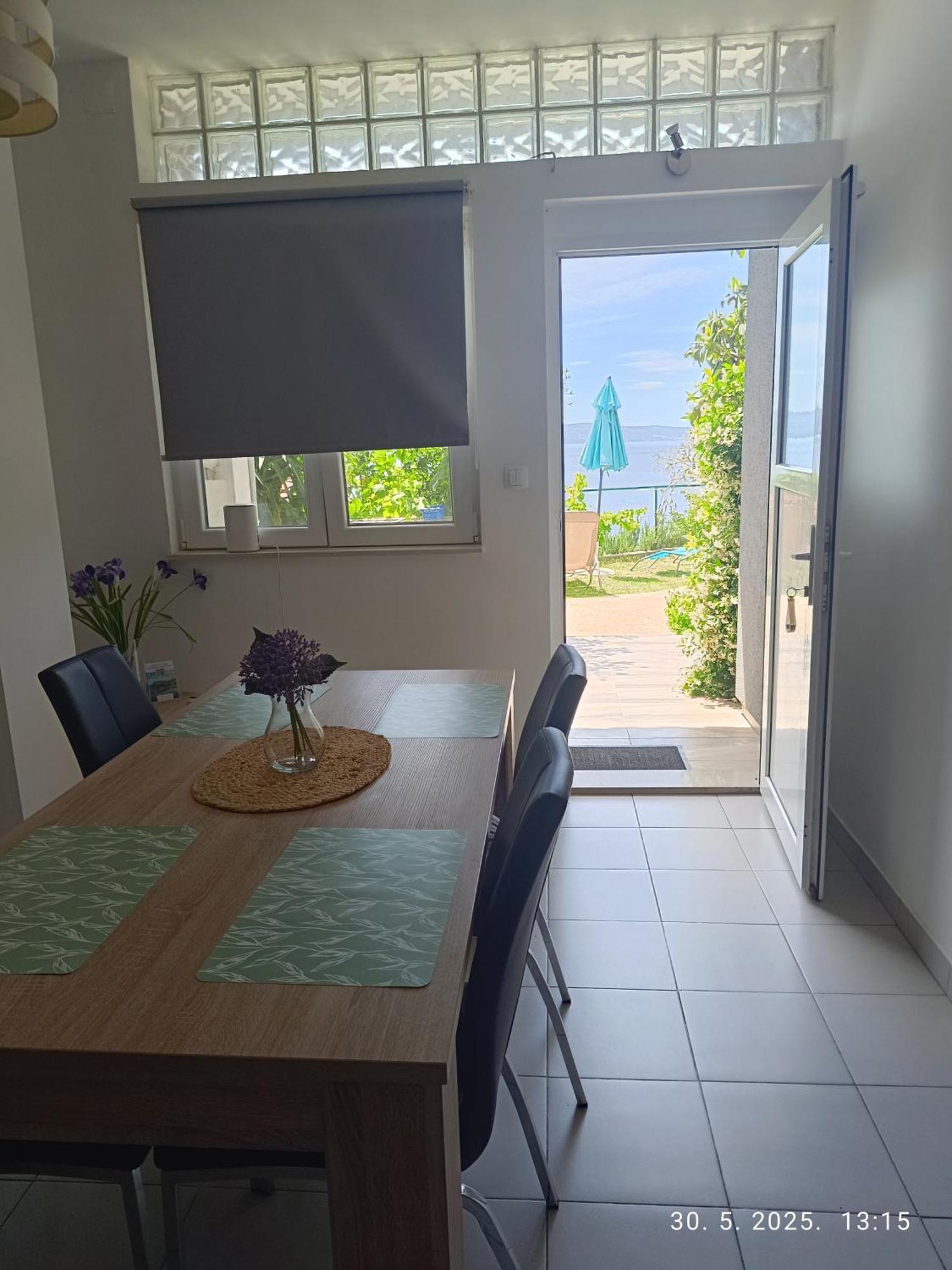 Apartamento Leonica Omiš Exterior foto