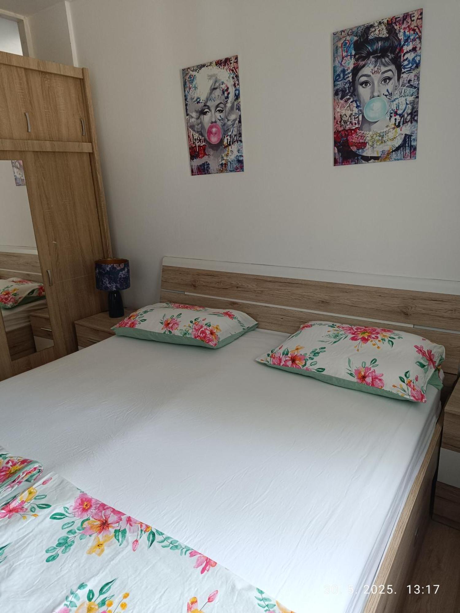 Apartamento Leonica Omiš Exterior foto