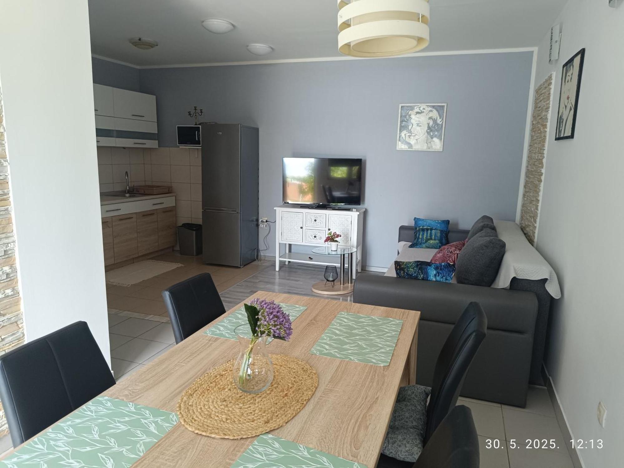 Apartamento Leonica Omiš Exterior foto