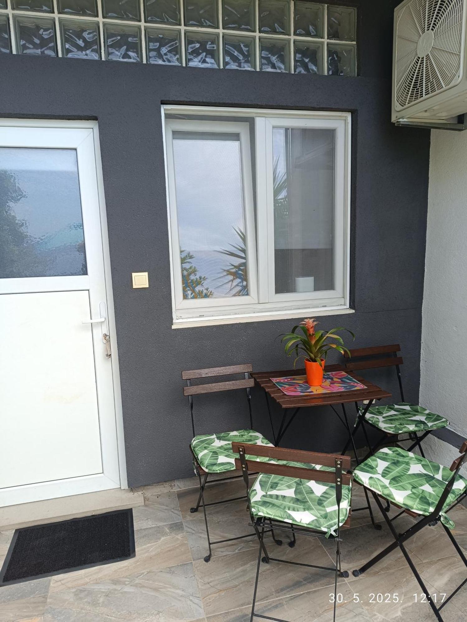 Apartamento Leonica Omiš Exterior foto